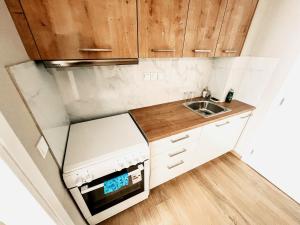 Studios & Shared Roof to Acropolis