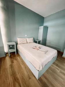 Studios & Shared Roof to Acropolis