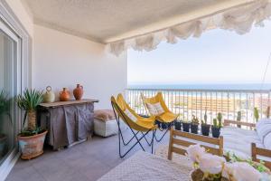 Seaview Apartment in Canet with Rooftop Pool