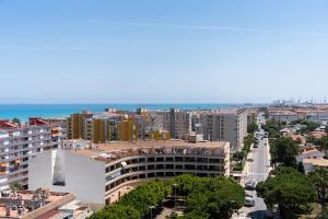 Seaview Apartment in Canet with Rooftop Pool