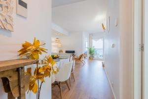 Seaview Apartment in Canet with Rooftop Pool