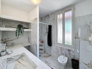 Avignon maison à côté du tram et avec jacuzzy