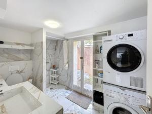 Avignon maison à côté du tram et avec jacuzzy