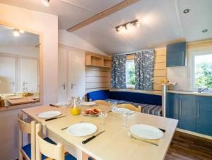 Campings Camping 4 etoiles - Piscine - efceih : photos des chambres