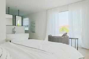 Villas Superbe villa climatisee 4 chambres, 4 salles de bain avec piscine chauffee proche mer : photos des chambres