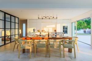 Villas Superbe villa climatisee 4 chambres, 4 salles de bain avec piscine chauffee proche mer : photos des chambres