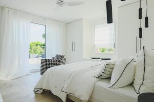Villas Superbe villa climatisee 4 chambres, 4 salles de bain avec piscine chauffee proche mer : photos des chambres