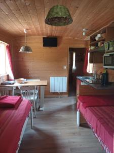 La Roulotte Authentique au pays de George Sand avec piscine