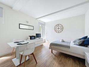 Appartements Immeuble complet, 24 couchages, centre ville, proche A75 : photos des chambres