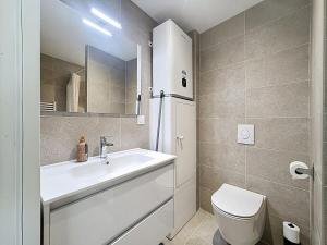 Immeuble complet climatisé, 24 couchages, centre ville, proche A75