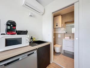 Immeuble complet climatisé, 24 couchages, centre ville, proche A75