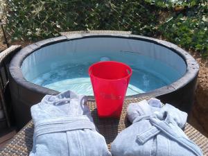 lodge romantique "plein champ" et son jacuzzi privatif