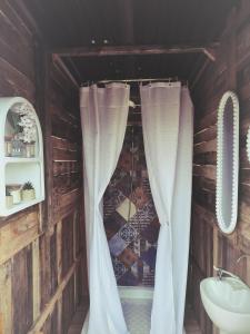 Tentes de luxe lodge romantique plein champ et son jacuzzi privatif : photos des chambres