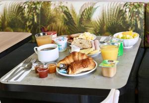 Hotels B&B HOTEL Paris Gennevilliers Asnieres : photos des chambres