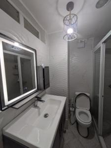 Rest and Fly Luxurious Budget Stay with Pool and Gym Hosted by Peter