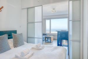 Bright Studio with Stunning Sea View