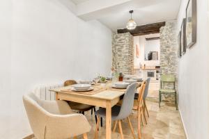 Maisons de vacances Au Pied de la Cite - Terrasse - Climatisation - Wifi : photos des chambres