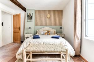 Maisons de vacances Au Pied de la Cite - Terrasse - Climatisation - Wifi : photos des chambres