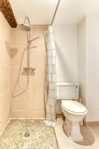 Maisons de vacances Au Pied de la Cite - Terrasse - Climatisation - Wifi : photos des chambres