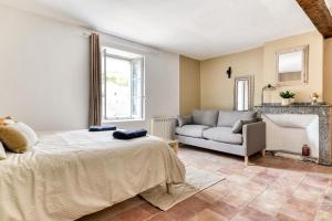 Maisons de vacances Au Pied de la Cite - Terrasse - Climatisation - Wifi : photos des chambres