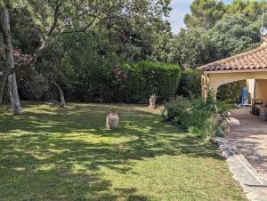 Villas VILLA proche centre ville , avec PISCINE : photos des chambres