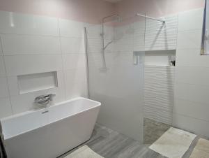 Villas VILLA proche centre ville , avec PISCINE : photos des chambres