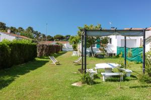 Maisons de vacances Maison Familiale a Grand Village : Maison 3 Chambres