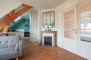 Bright 70m Apartment near City Center & the Loire