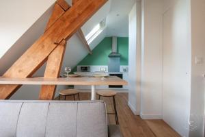 Bright 70m Apartment near City Center & the Loire