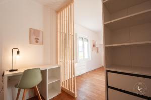 Bright 70m Apartment near City Center & the Loire