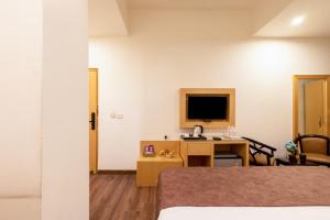 Airport Hotel Tashree Near Yashobhoomi - Free Airport Drop