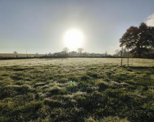 lodge romantique "plein champ" et son jacuzzi privatif