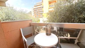 Méditerranée, 2 pièces très calme, clime, centre ville