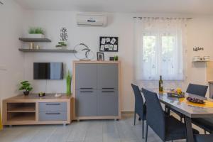 Sea & Stone Apartment No 1 in Starigrad