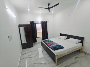 Non AC Room For Students Near IIM College
