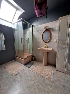 Maisons de vacances Longere avec jacuzzi et jardin a 10 min de Rennes : photos des chambres