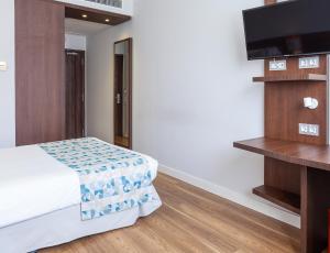 Standard Double or Twin Room (2 Adults) room in Hotel Olympia Universidades