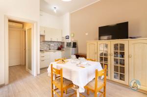 Piano terra sul lungomare con parcheggio