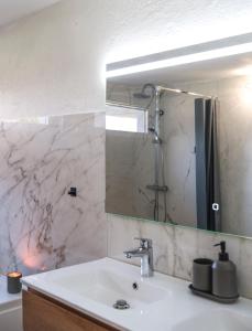 Appartements Venez Chez Vous - Aux Premieres Loges Appartement Pieds dans l'eau : photos des chambres