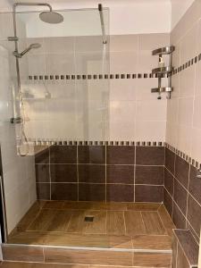 T2 60m2, Centre Ville, Parking Gratuit, Terrasse, Proche Tram, à seulement 15mn des Plages