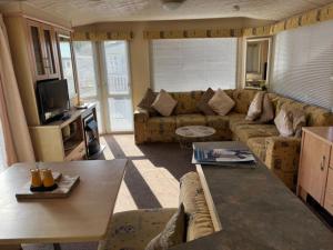 Pg34 3 BED CARAVAN ON THE GOLDEN PALM CHAPEL ST LEONARDS