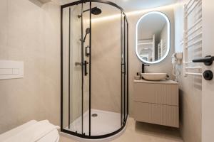 E22 - Boutique Apartments, Best Location by BQA