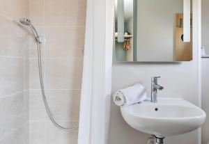Hotels B&B HOTEL Rouen Centre : photos des chambres