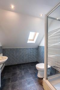 Lovely 4 Bedroom Home w Parking Near Doncaster