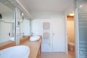 Maisons de vacances Maison centre-ville avec jardin : photos des chambres