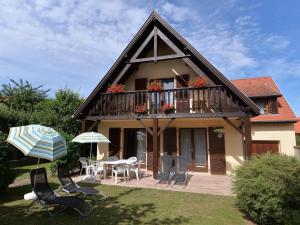 Maisons de vacances Charmant gite a Riquewihr avec jardin et parking prive - FR-1-744-45 : photos des chambres