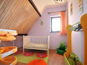 Maisons de vacances Charmant gite a Riquewihr avec jardin et parking prive - FR-1-744-45 : photos des chambres