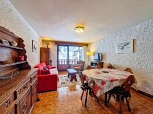 Appartements La Clusaz - Appartement cosy 6 pers, balcon et parking - FR-1-818-104 : photos des chambres