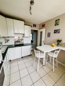 Appartements T3 lumineux, parking prive, calme, jolie vue : photos des chambres