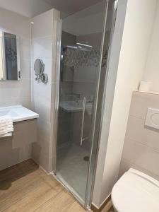 Hotels Hotel Sable Et Soleil - Port, Plage & Jacuzzi prive : Chambre Familiale Standard